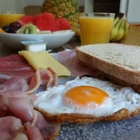 فندق Hotel Calpe كاليبي